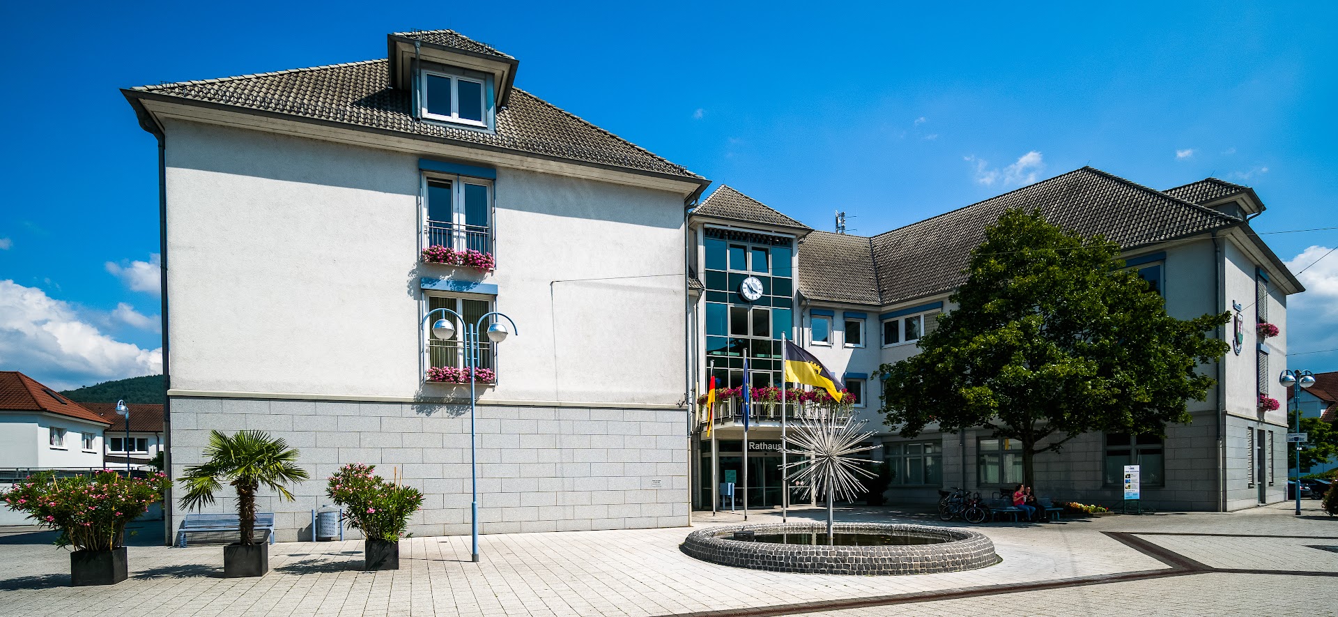 Blick aufs Rathaus von vorne links